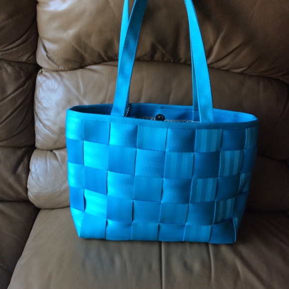 ❌SOLD❌ Harvey’s Blue Seatbelt Shoulder Tote Bag - Picture 3 of 9